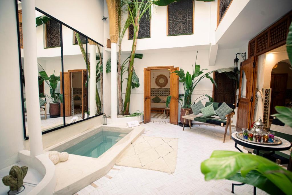 Coin salon dans l'établissement Riad Näjma privatisation, 2 Bassins