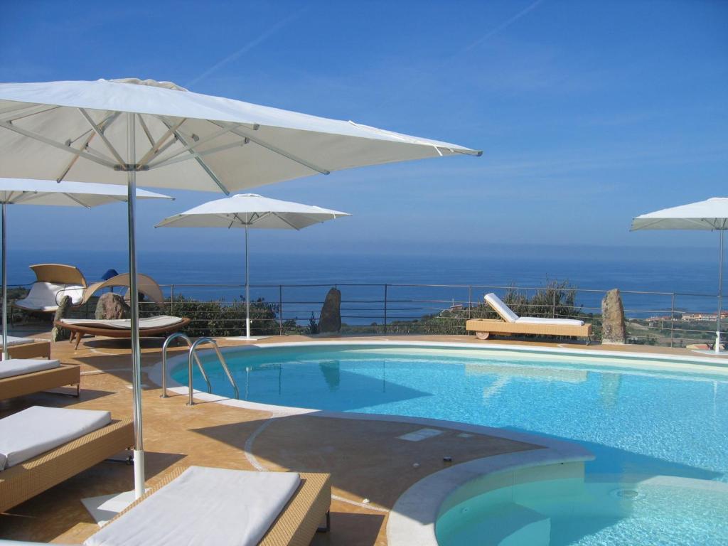Bazén v ubytování Bajaloglia Resort nebo v jeho okolí