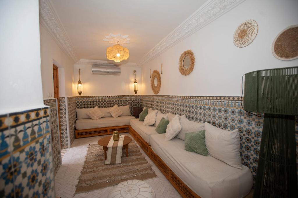 Coin salon dans l'établissement Riad Näjma privatisation, 2 Bassins