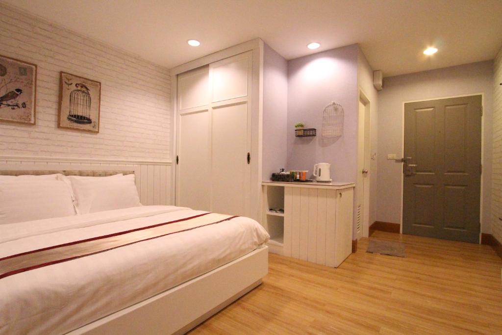 Postel nebo postele na pokoji v ubytování At Residence Suvarnabhumi Hotel