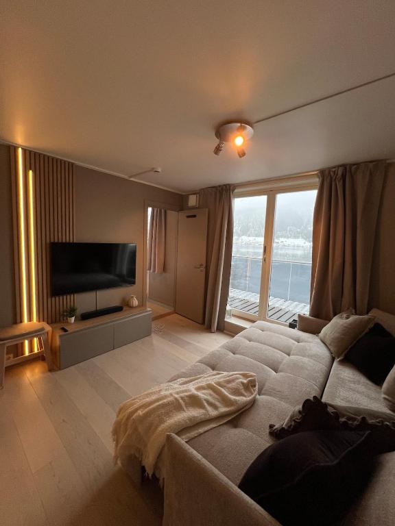 Voss Apartment in Oppheim Resort, pool and view - Housity