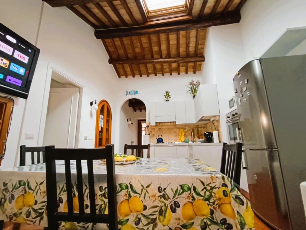 a kitchen with a table and chairs with a tablecloth on it at Casetta Il Limone - San Filippo - Gemelli in Rome