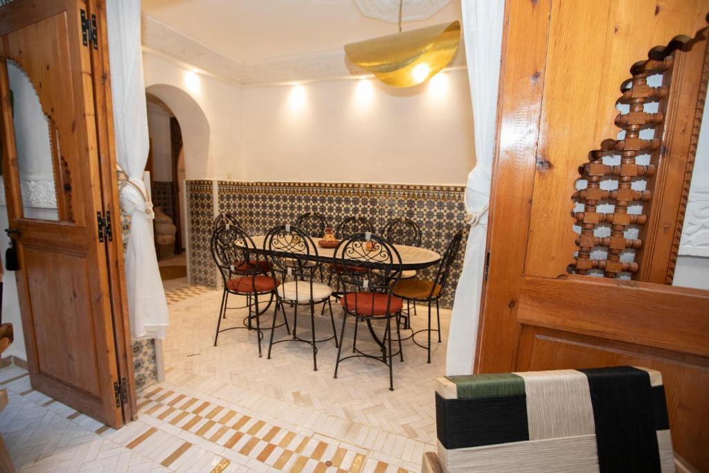 Coin salon dans l'établissement Riad Näjma privatisation, 2 Bassins