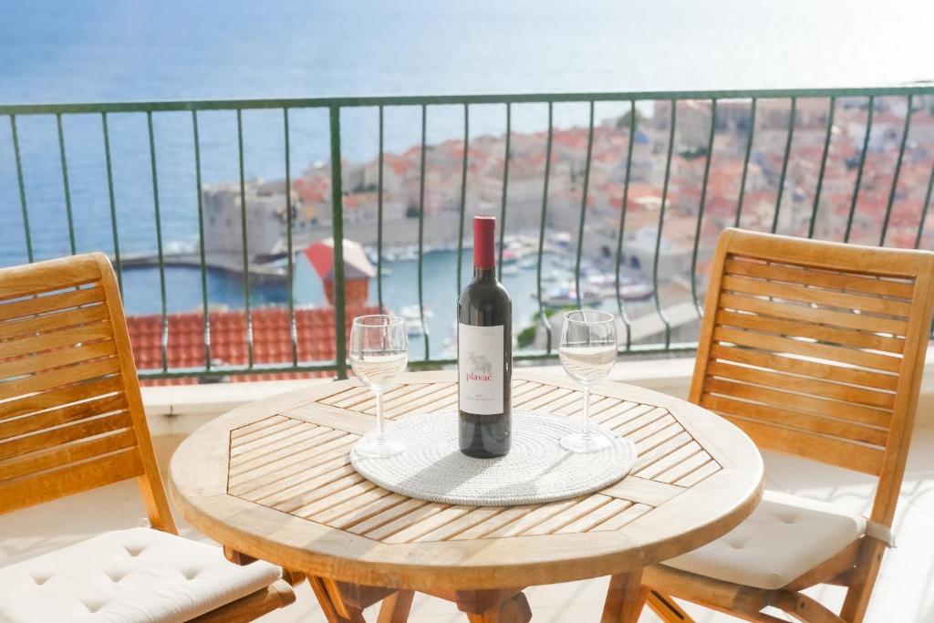 Vekarini Apartment Two-Bedroom with a View