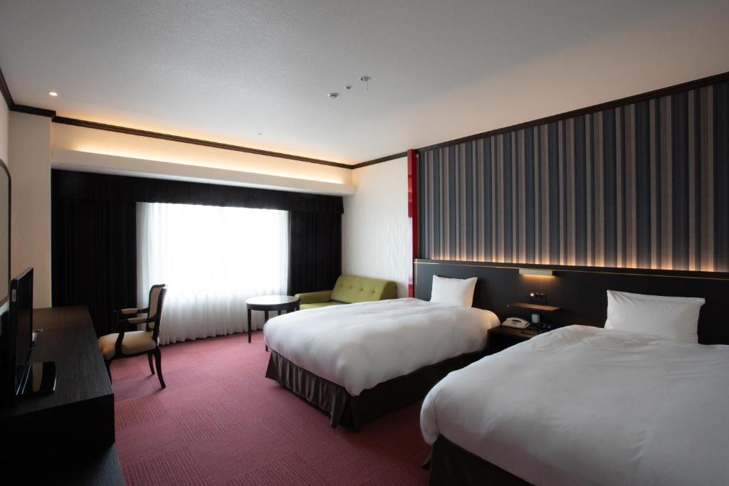 Postel nebo postele na pokoji v ubytování Kobe Seishin Oriental Hotel