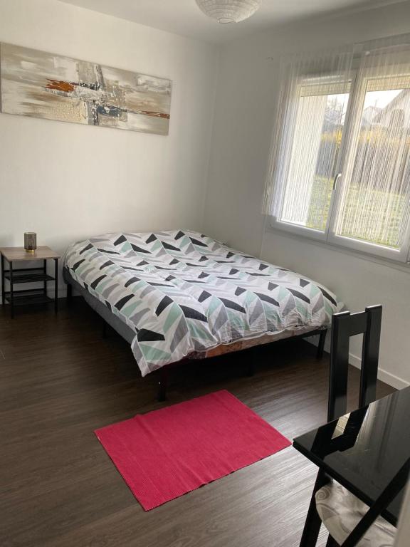 Ένα ή περισσότερα κρεβάτια σε δωμάτιο στο Superbe Chambre ParentaleDouche Privée et WC Privés, Wifi, Cuisine Intégrée