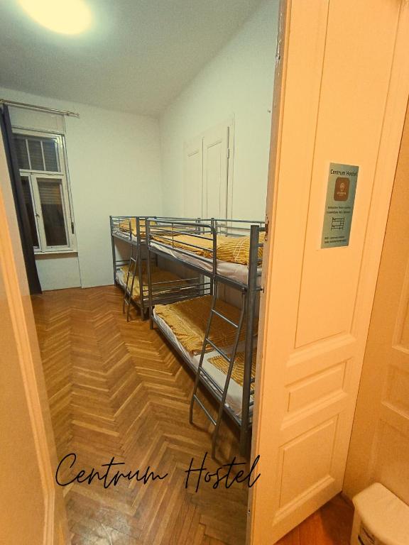 Postel nebo postele na pokoji v ubytování Centrum Hostel