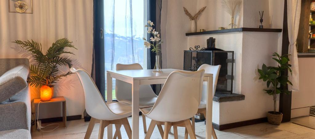 Kuchyň nebo kuchyňský kout v ubytování L'appel Chalet