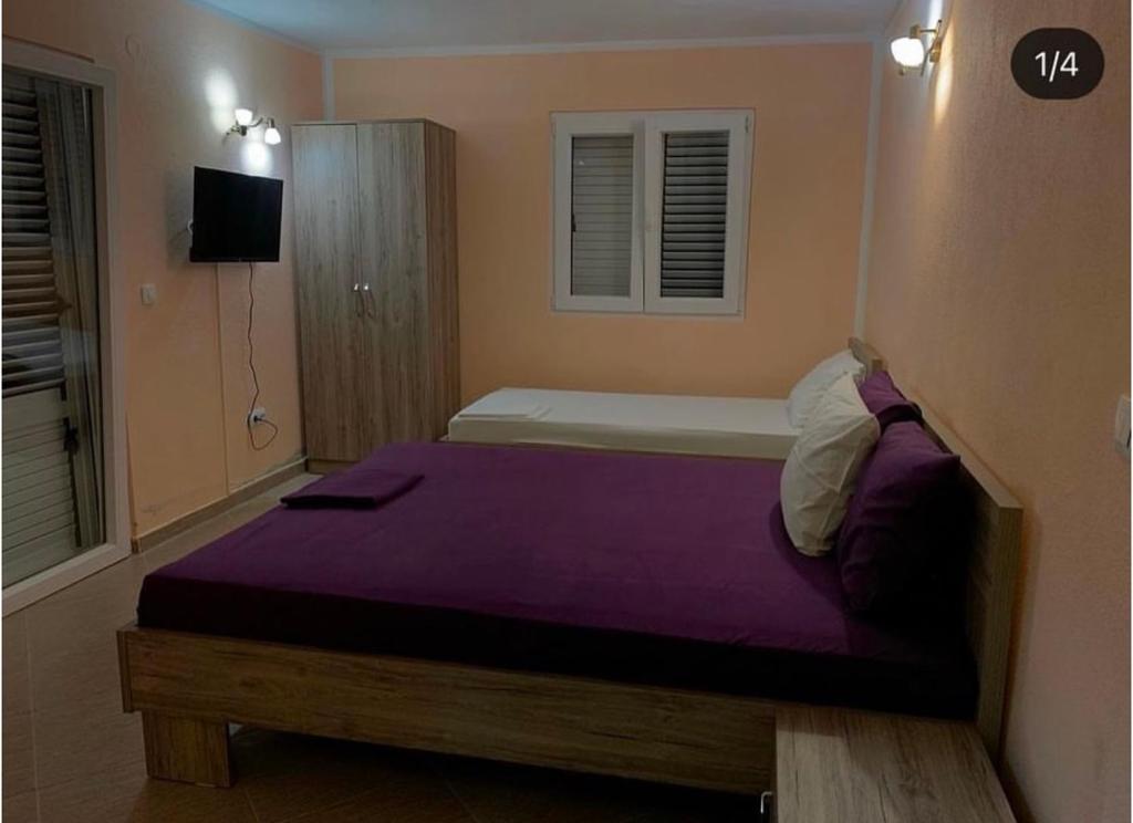 a bedroom with a bed with a purple mattress at Fenix Apartmani Dubrava in Dobra Voda