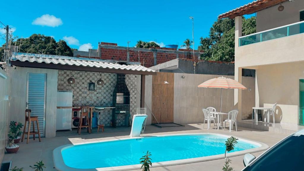 a swimming pool in the backyard of a house at Casa do Pepe em Barra de Jacuípe in Camaçari