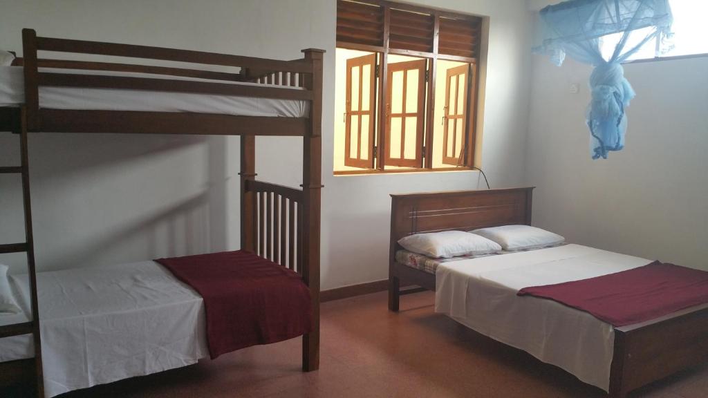 Postel nebo postele na pokoji v ubytování Hitchhike Backpackers