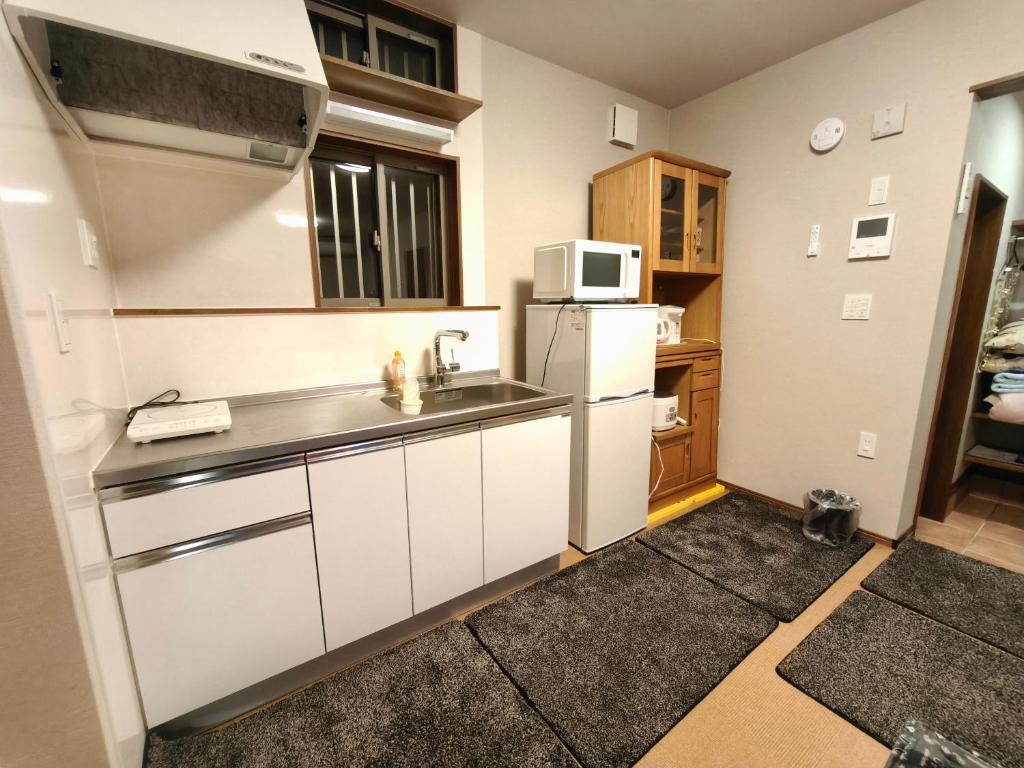 Kuchyň nebo kuchyňský kout v ubytování BBQ 夏季プール マッサージチェア 舞子スノーリゾート 加賀屋旅館 南魚沼 Kagaya Ryokan 加贺屋旅馆