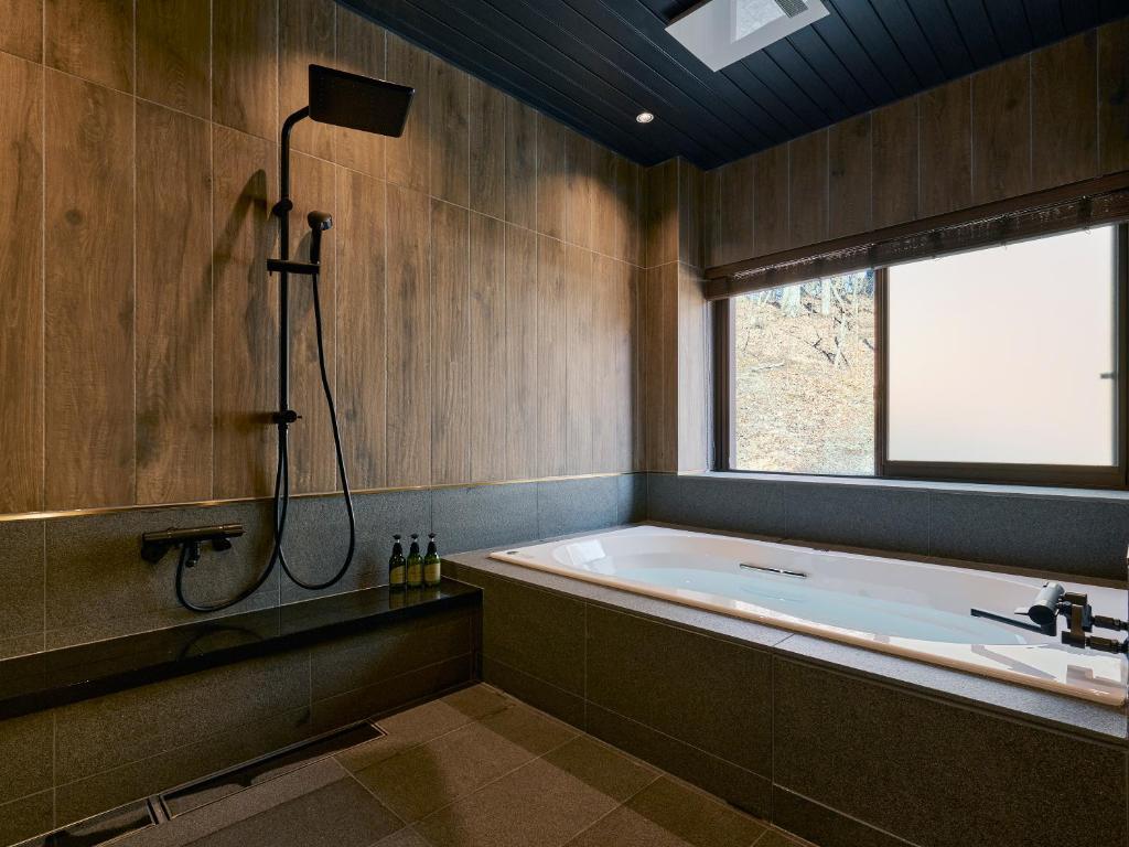Koupelna v ubytování Glamdy style hotel suite 山ノ麓