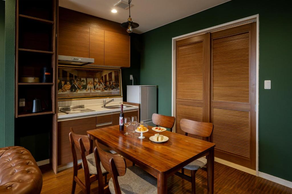 Private Villa Gushikumui by R Hotelにあるキッチンまたは簡易キッチン