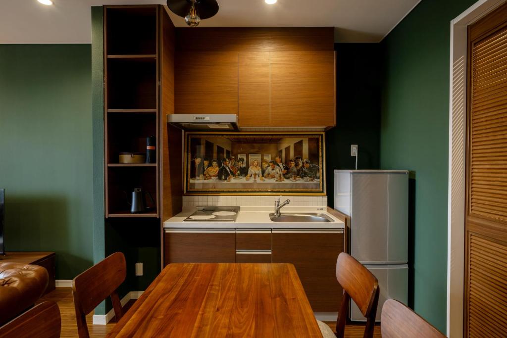 Private Villa Gushikumui by R Hotelにあるキッチンまたは簡易キッチン