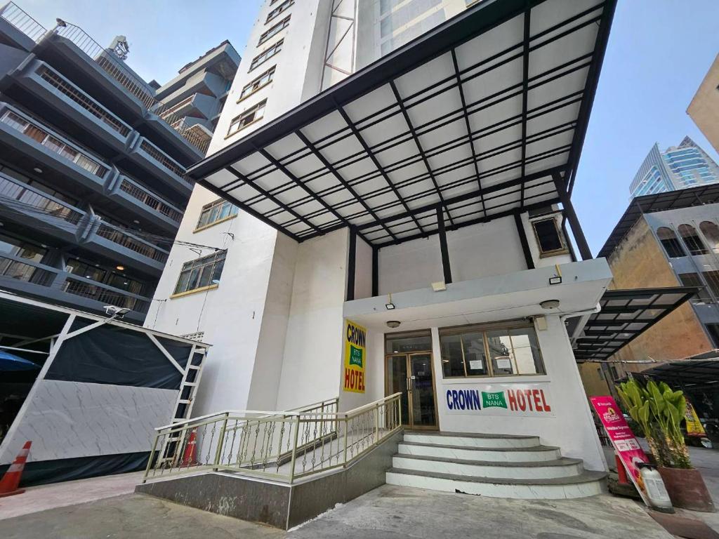 Crown BTS Nana Hotel - Resim 6