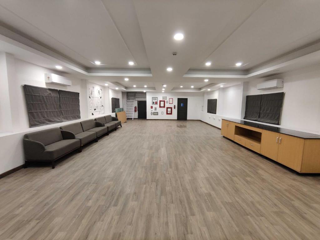 TV a/nebo společenská místnost v ubytování Super Townhouse Habitat New Town Rooms & Party Spaces