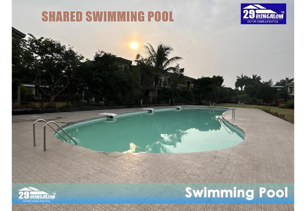 una piscina en un patio con las palabras piscina compartida en Casa Greenwood Pure Veg Villa With Common Pool, en Lonavala