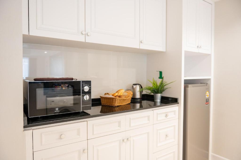 Centre Point Plus Hotel Silom - Newly Renovated - Resim 9