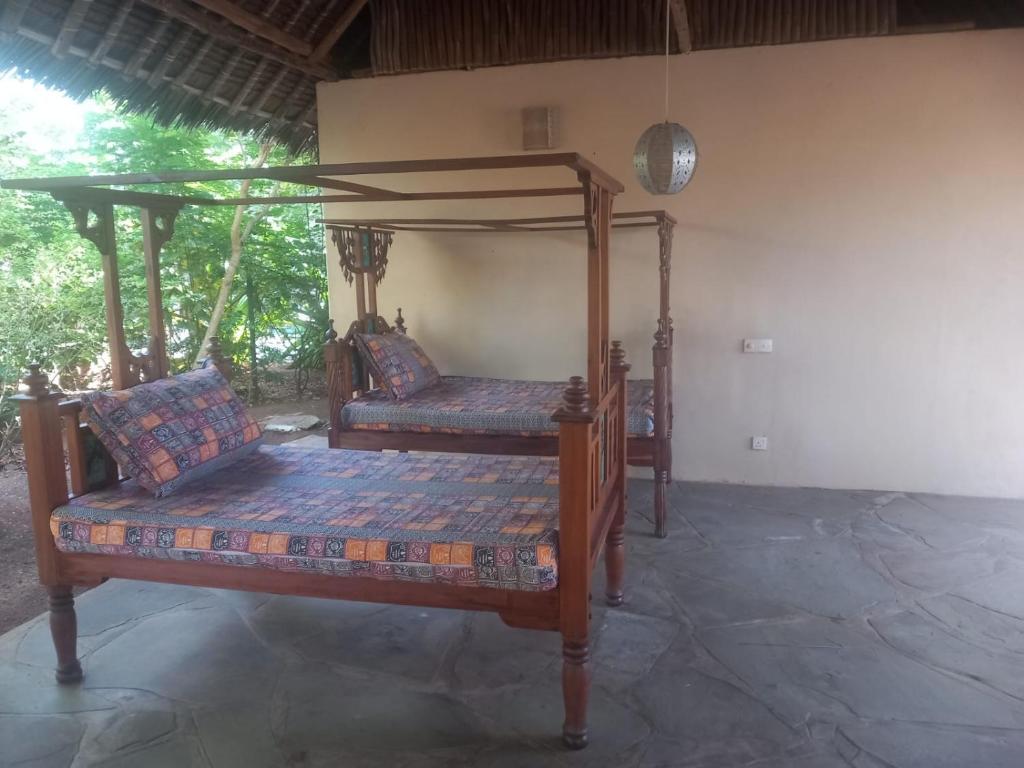 Giường trong phòng chung tại Shark Room