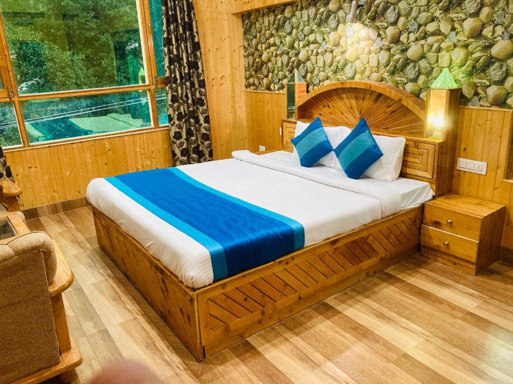 Postel nebo postele na pokoji v ubytování The Raarees Mist Resort, Munnar - Nested in Nature's Lap