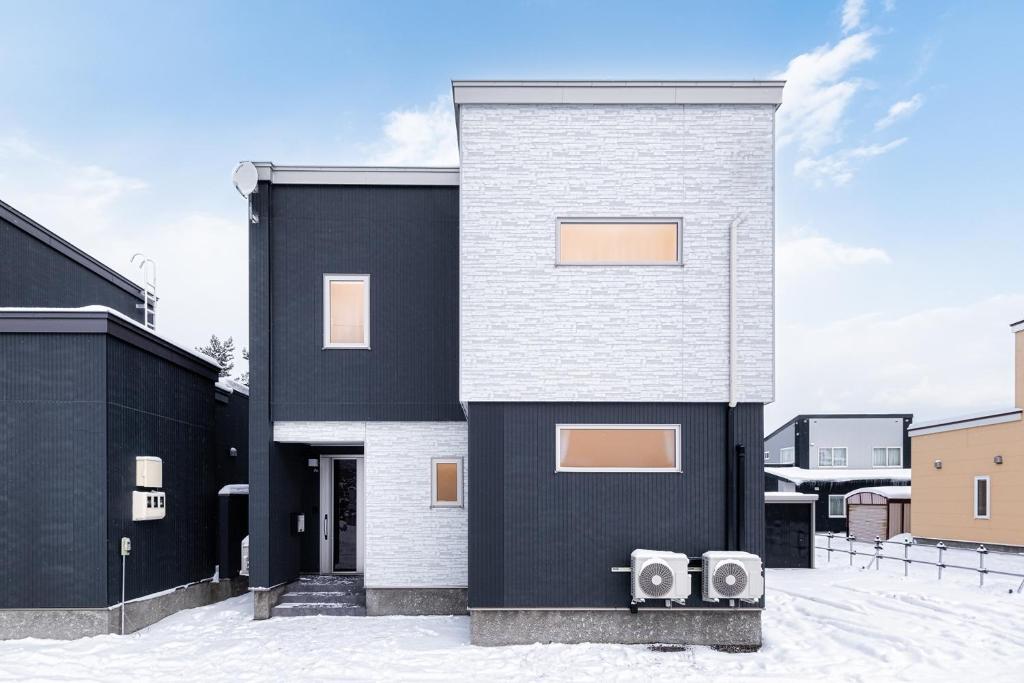 Το κτήριο όπου στεγάζεται  η βίλα