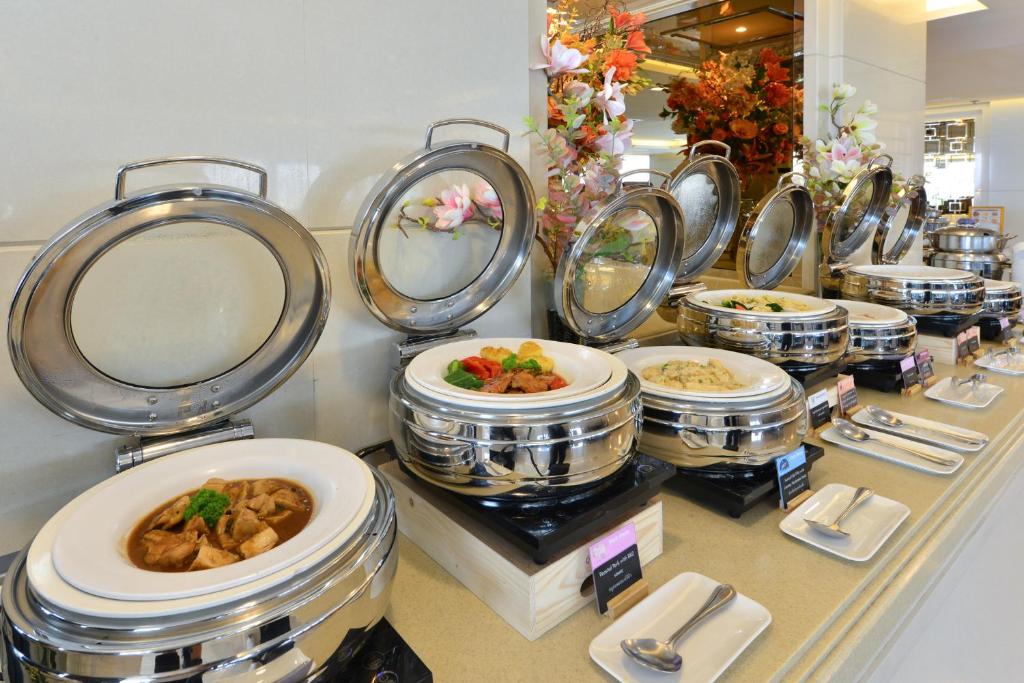 Centre Point Plus Hotel Silom - Newly Renovated - Resim 25