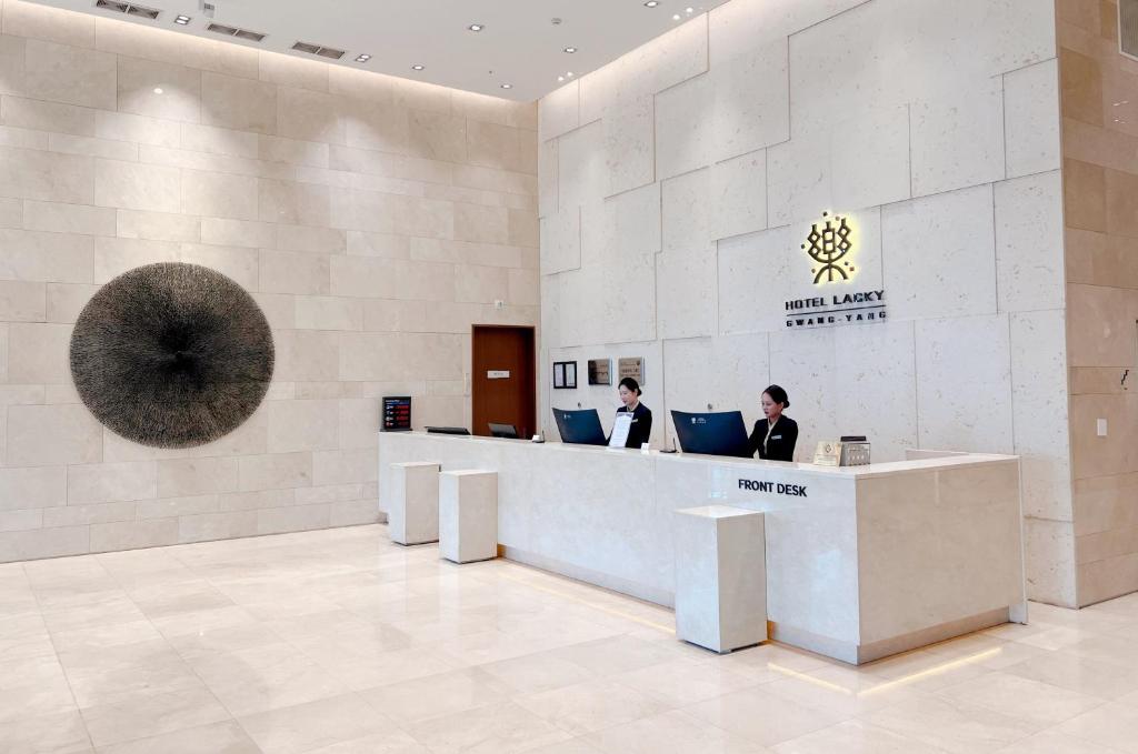 Vstupní hala nebo recepce v ubytování Gwangyang Lacky Hotel