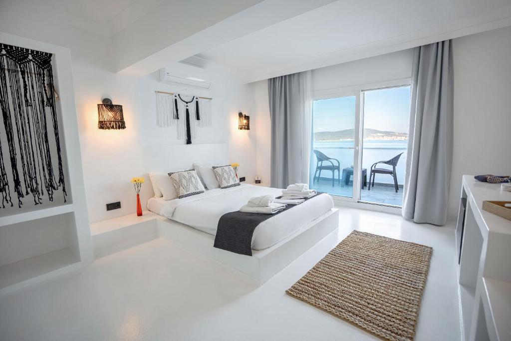 Postel nebo postele na pokoji v ubytování Çamlık 87 Hotel Ayvalık