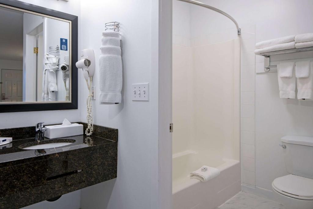 Travelodge by Wyndham Kamloops Mountview - Resim 16