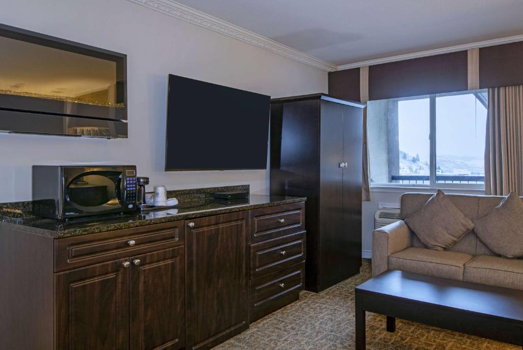 Travelodge by Wyndham Kamloops Mountview - Resim 26