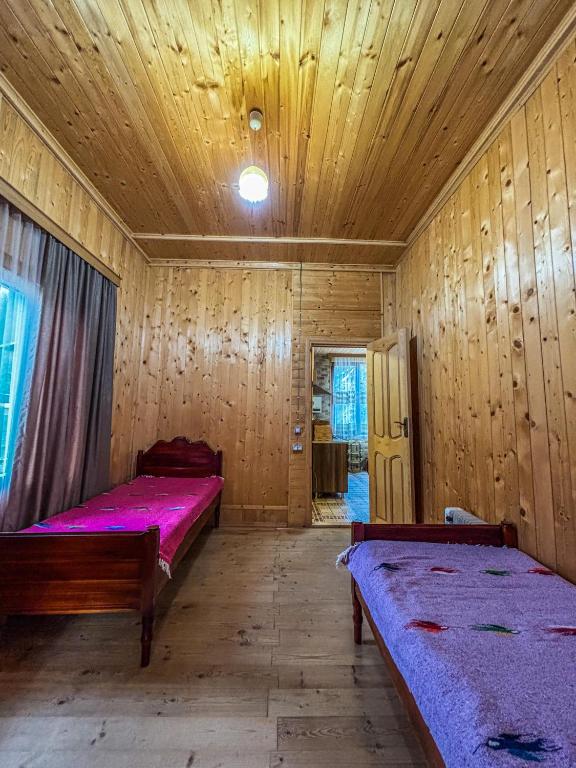 Postel nebo postele na pokoji v ubytování Gomi Riverside