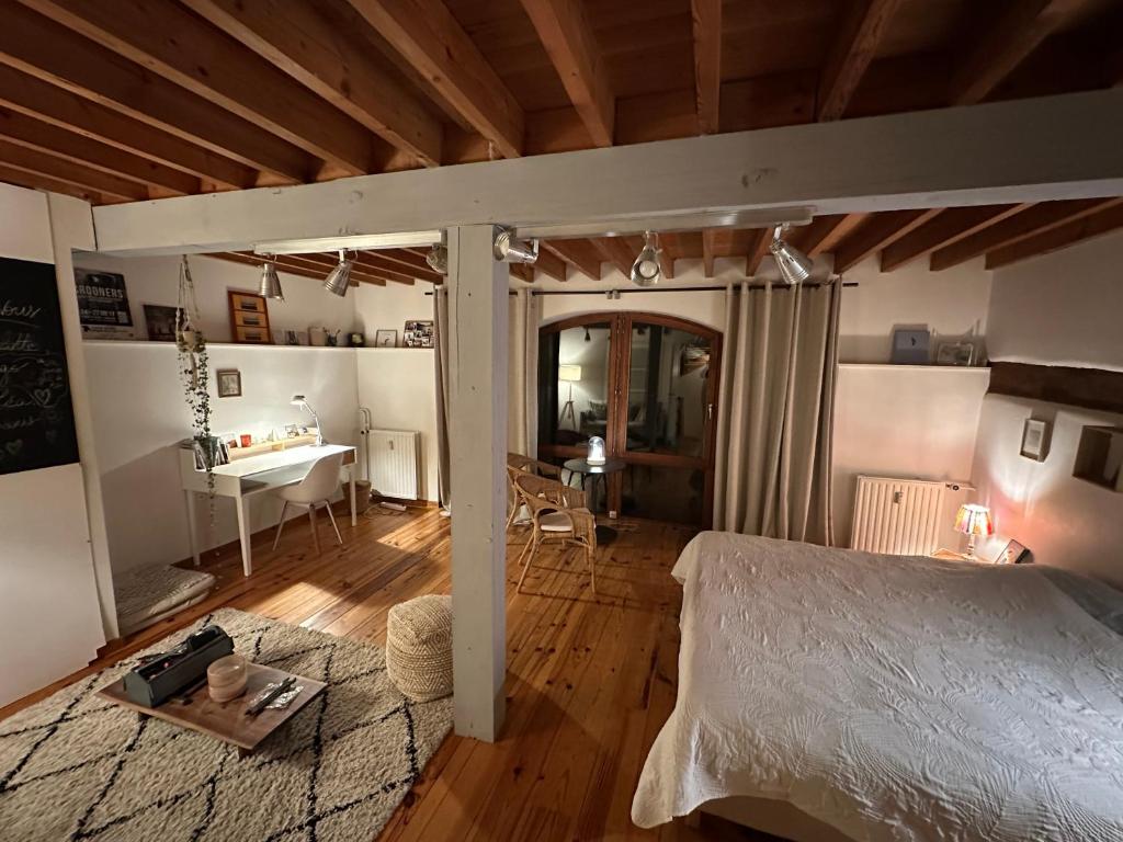 Postel nebo postele na pokoji v ubytování Les deux chambres au dessus de la colline