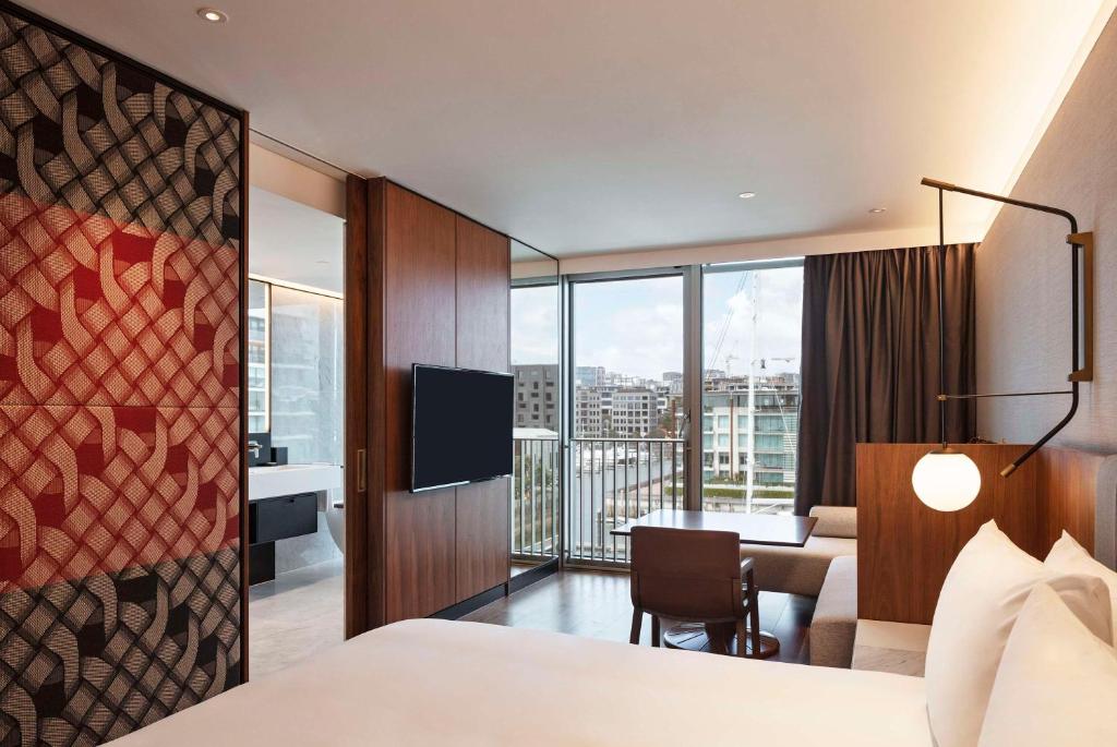 TV a/nebo společenská místnost v ubytování Park Hyatt Auckland