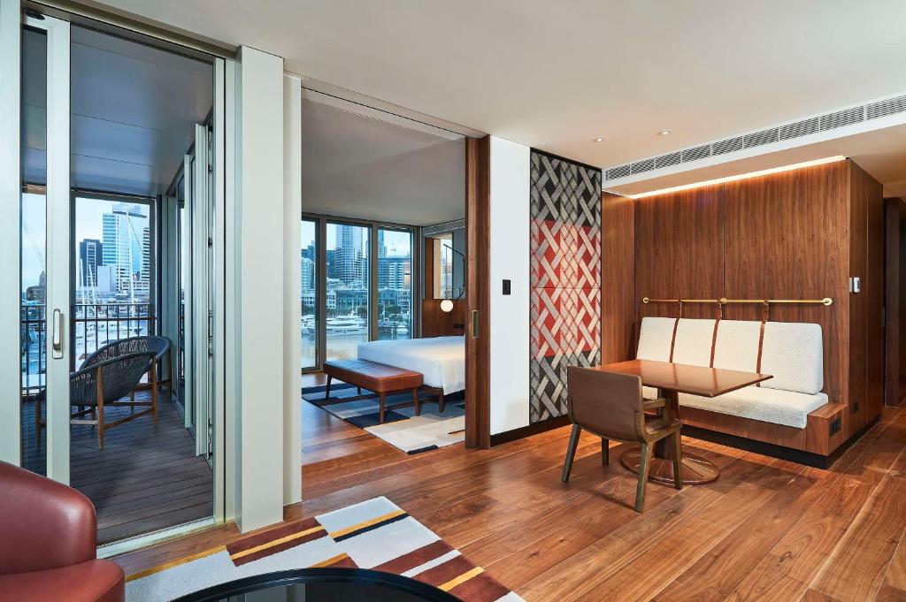 Postel nebo postele na pokoji v ubytování Park Hyatt Auckland
