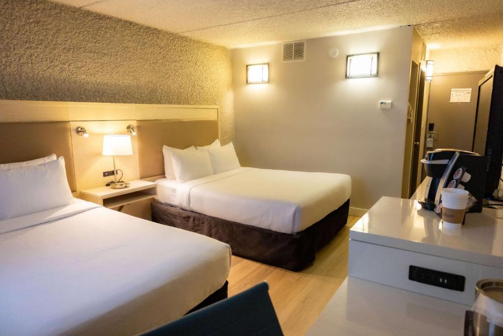 Postel nebo postele na pokoji v ubytování Radisson Hotel Fort St John