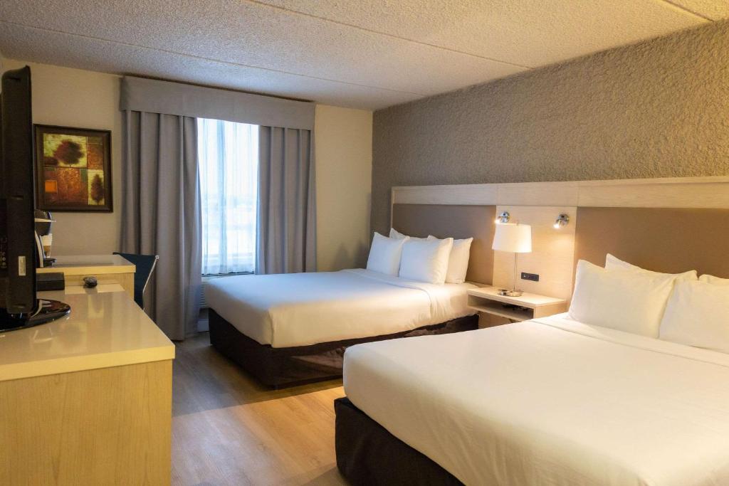Postel nebo postele na pokoji v ubytování Radisson Hotel Fort St John