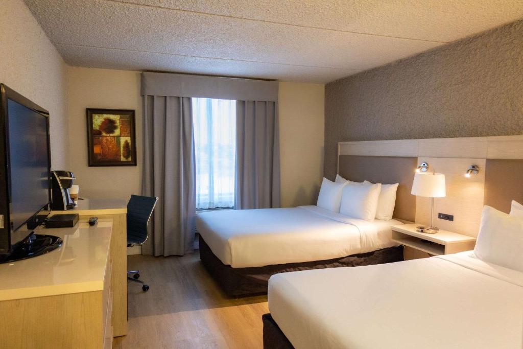 Postel nebo postele na pokoji v ubytování Radisson Hotel Fort St John