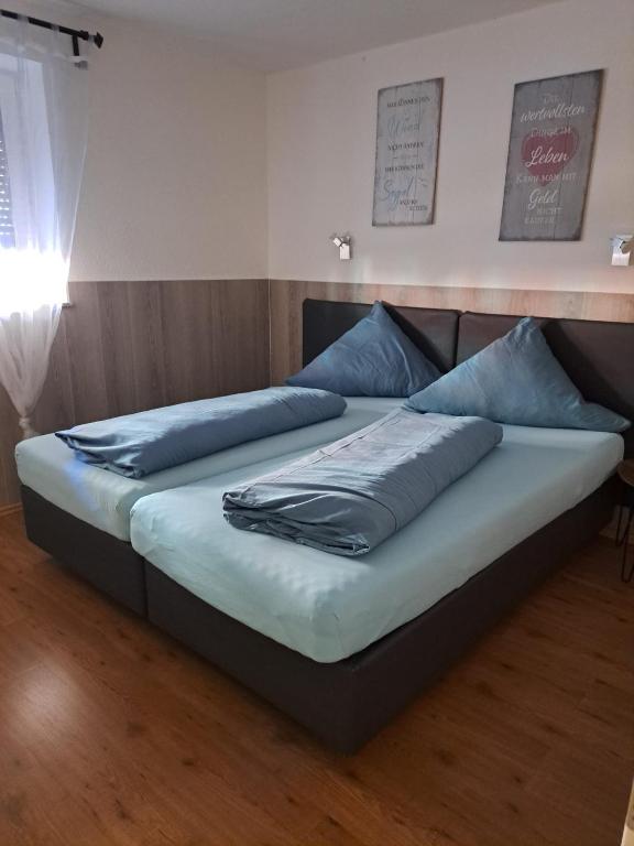 Apartment Wesseling Zentrum Nauerz - One Bedroom Apartment With Balcony - Right