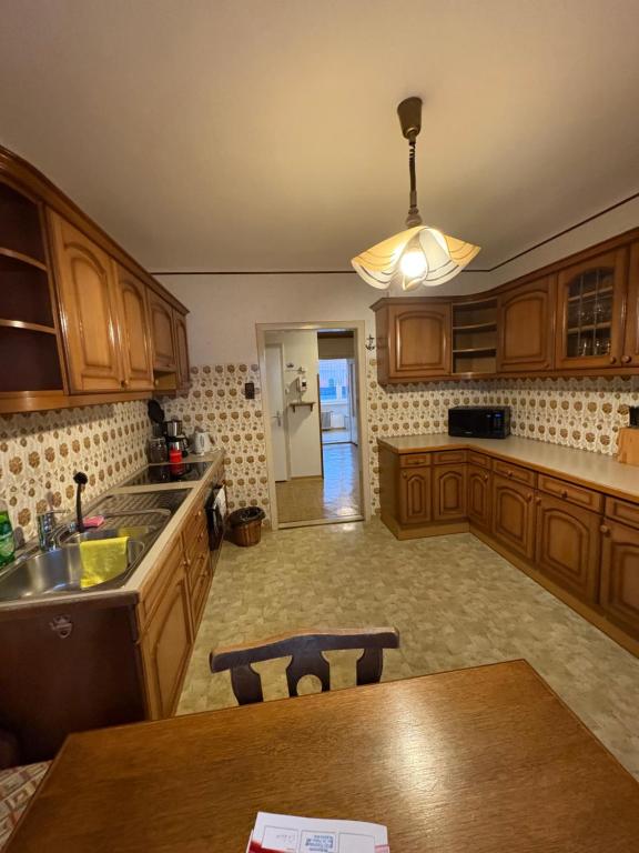 Kuchyň nebo kuchyňský kout v ubytování Gemütliches Einfamilienhaus mit Garten