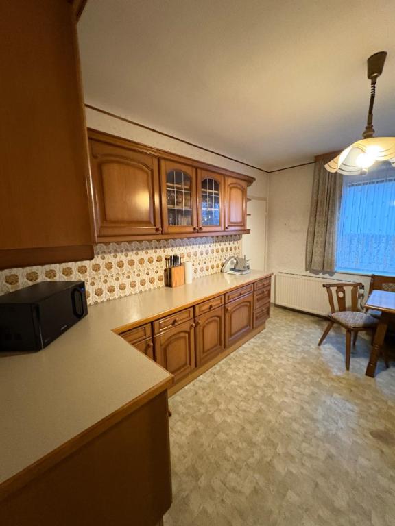 Kuchyň nebo kuchyňský kout v ubytování Gemütliches Einfamilienhaus mit Garten