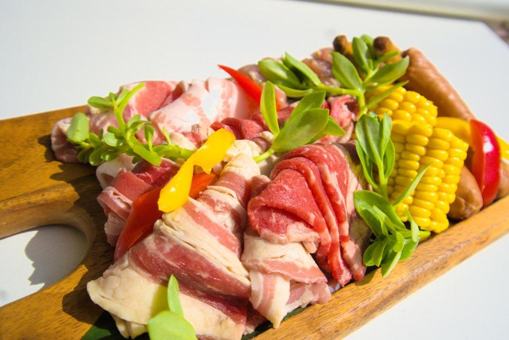別荘の敷地内または近くでの食事または食べ物