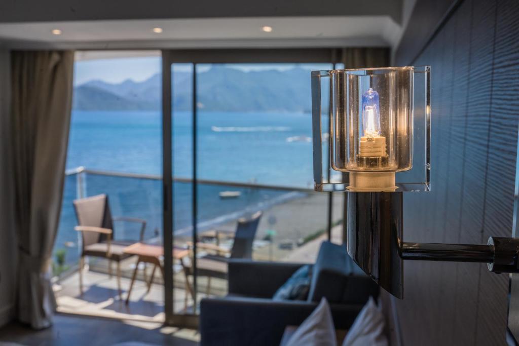 Aurasia Beach Hotel - Standard Room With Side Sea View