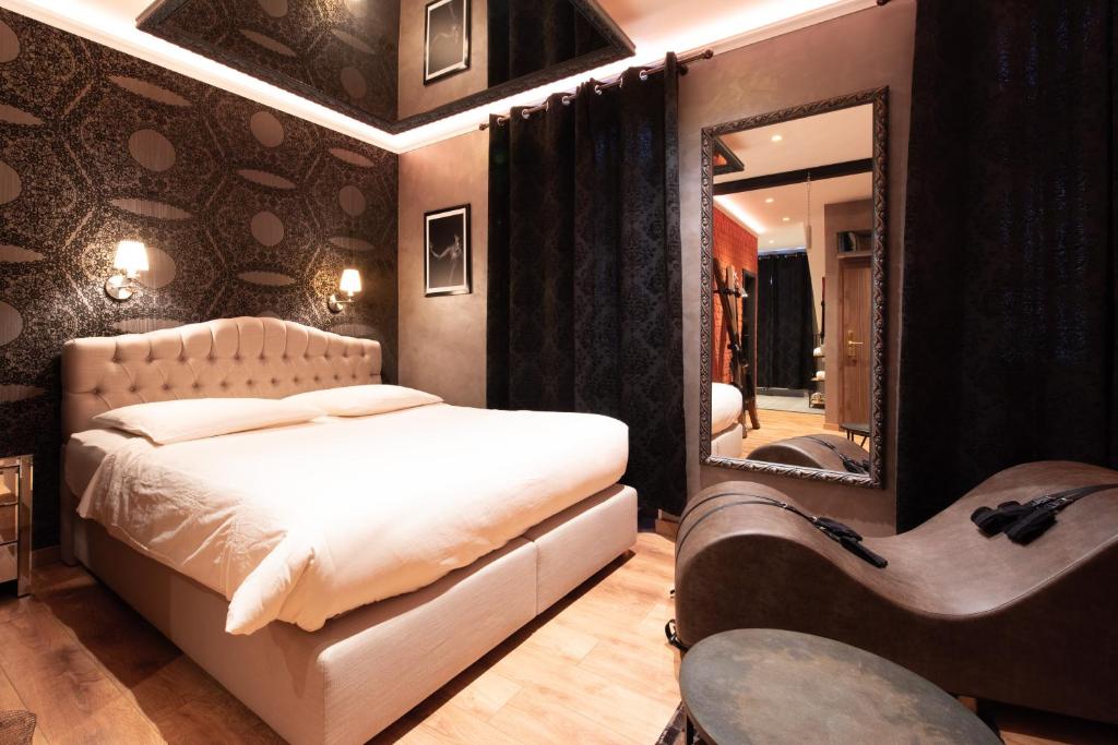 LOVE ROOM - Luxembourg - Resim 5