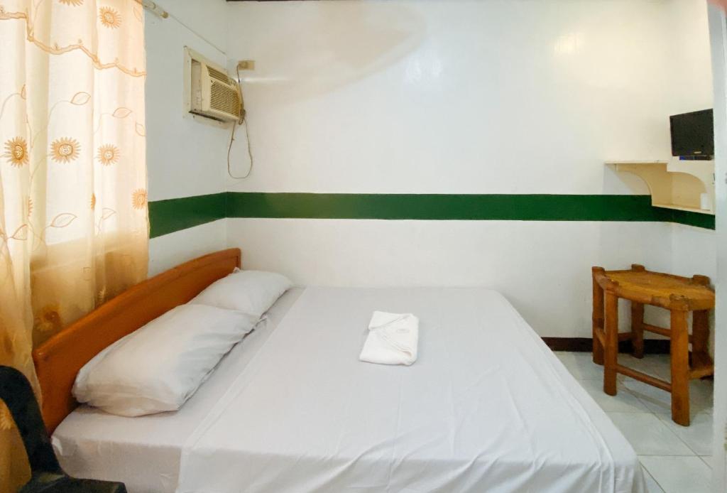 RedDoorz @ Classique Pan Oriental Hotel and Resort Batangas - Luxe Kamer