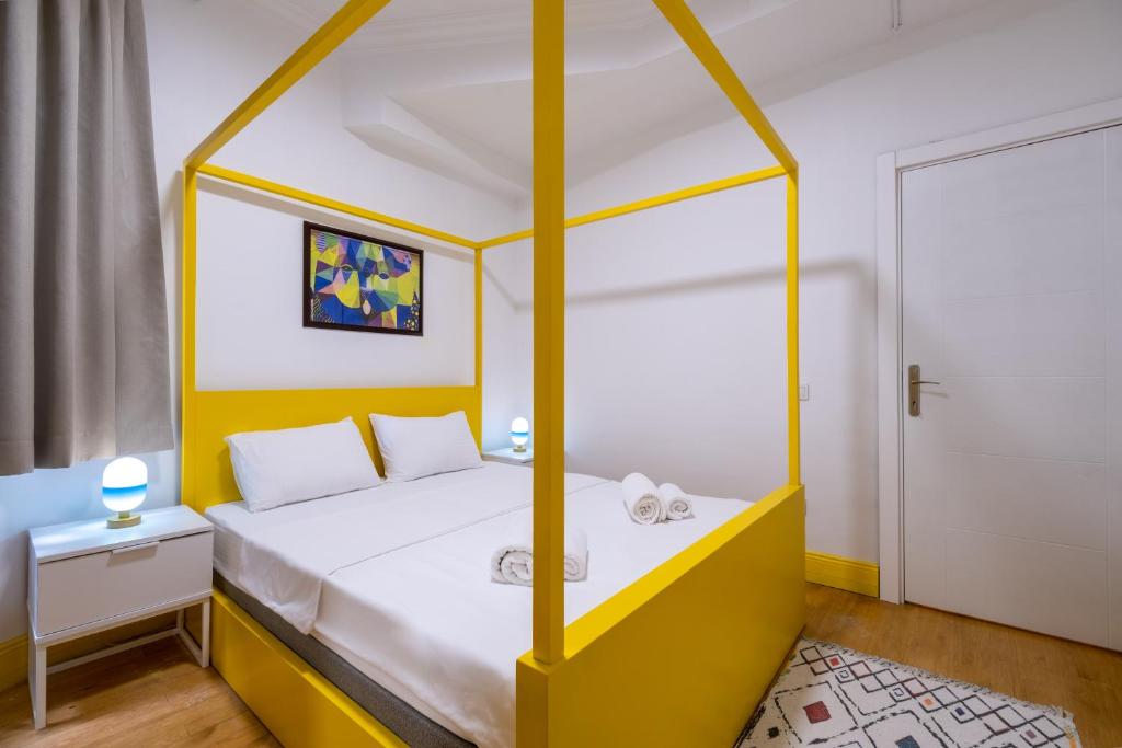 Postel nebo postele na pokoji v ubytování Mayer Taksim Apartments