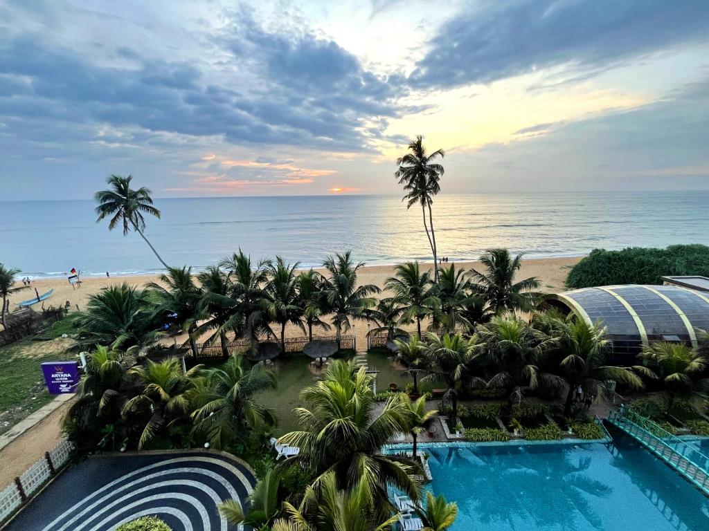 Bazén v ubytování Aryana Queen Beach Resort nebo v jeho okolí