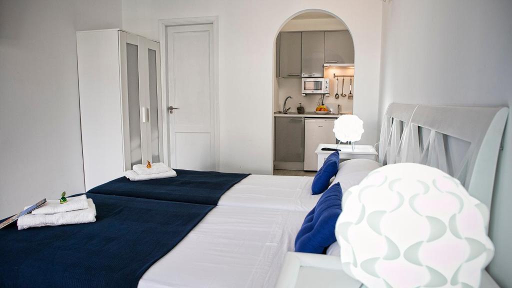 Postel nebo postele na pokoji v ubytování Corralejo Lodge