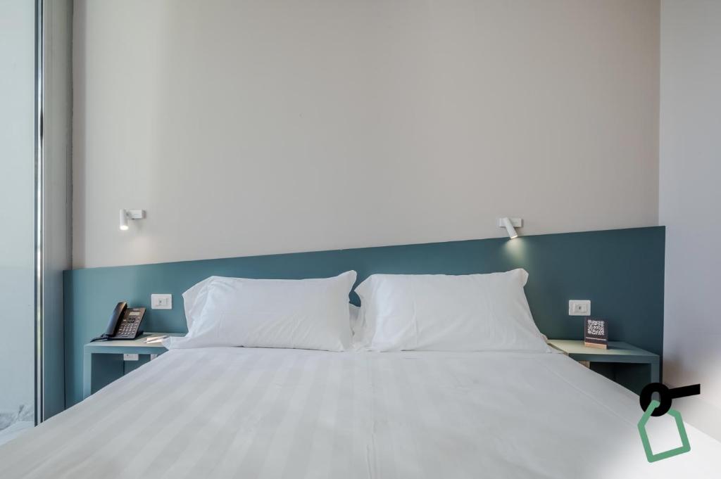 Postel nebo postele na pokoji v ubytování HOTIDAY Room Collection - Porto Venere