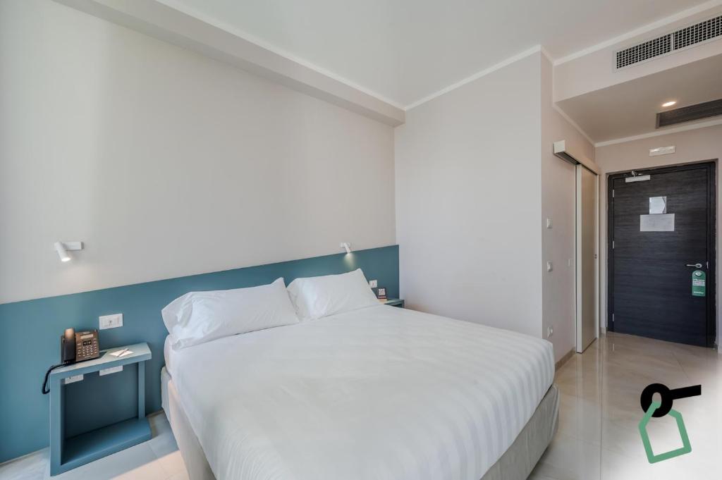 Postel nebo postele na pokoji v ubytování HOTIDAY Room Collection - Porto Venere